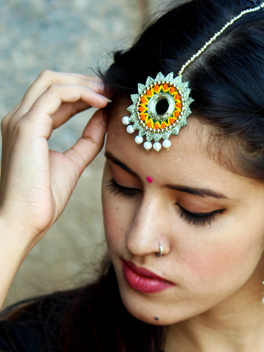 Zareen Gota-Patti Maang Teeka, a contemporary and handcrafted maang tikka from our designer wedding collection of Kundan, gota, zari, pearl maang tikkas for women online.