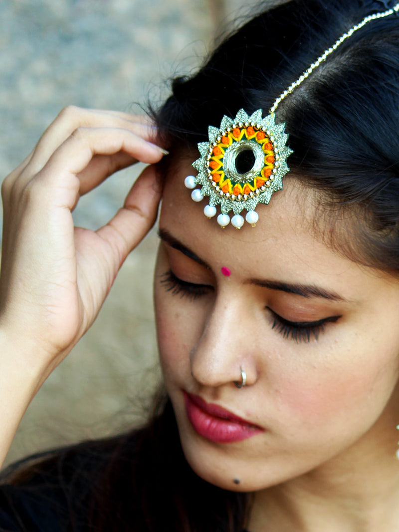 Zareen Gota-Patti Maang Teeka, a contemporary and handcrafted maang tikka from our designer wedding collection of Kundan, gota, zari, pearl maang tikkas for women online.